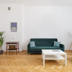Stylish Swietojanska By Renters Apartment